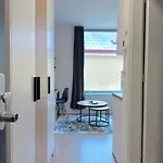 Apartment Bright Modern 1br • Quiet • 20 Min Center • Grill
