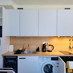 Bright Modern 1br • Quiet • 20 Min Center • Grill Prague