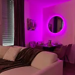 Bright Modern 1br • Quiet • 20 Min Center • Grill