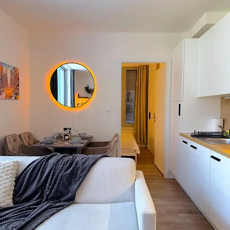 Bright Modern 1br • Quiet • 20 Min Center • Grill Apartment *