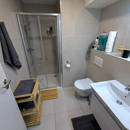 Bright Modern 1br • Quiet • 20 Min Center • Grill Apartmán *