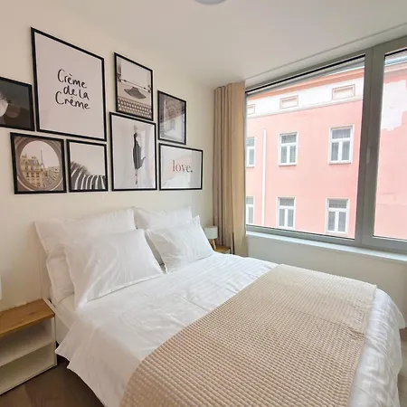 Bright Modern 1br • Quiet • 20 Min Center • Grill Apartmán