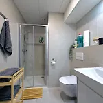 Bright Modern 1br • Quiet • 20 Min Center • Grill * Praga