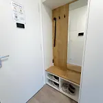 Bright Modern 1br • Quiet • 20 Min Center • Grill Apartament