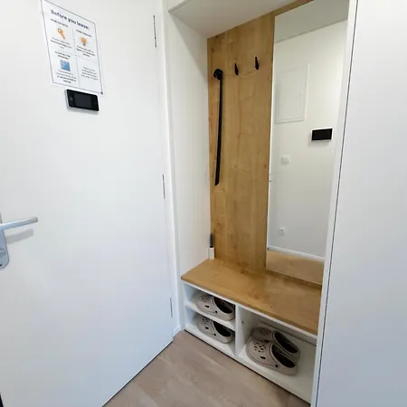 Bright Modern 1br • Quiet • 20 Min Center • Grill Apartman