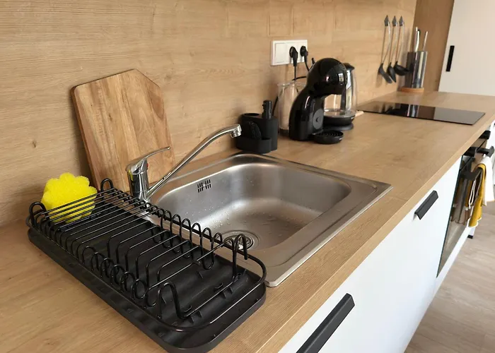 Апартаменты Bright Modern 1br • Quiet • 20 Min Center • Grill Прага