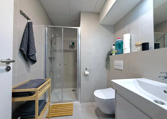 Bright Modern 1br • Quiet • 20 Min Center • Grill * Прага