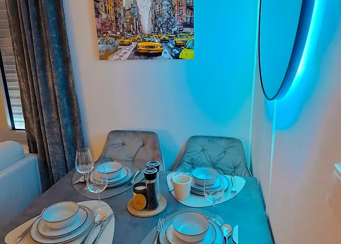 Апартаменты Bright Modern 1br • Quiet • 20 Min Center • Grill