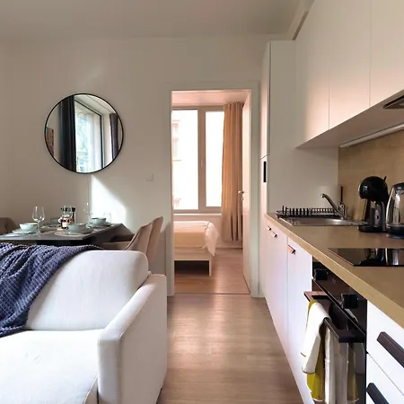 Bright Modern 1br • Quiet • 20 Min Center • Grill *