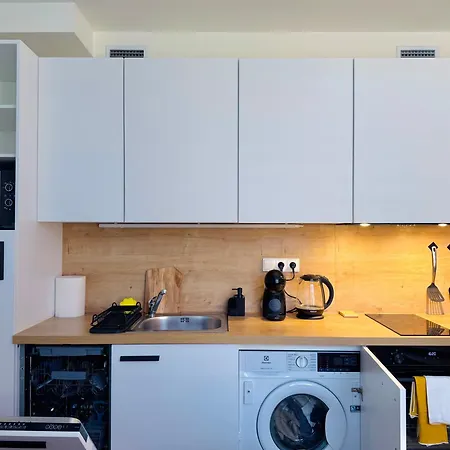 Bright Modern 1br • Quiet • 20 Min Center • Grill Prag
