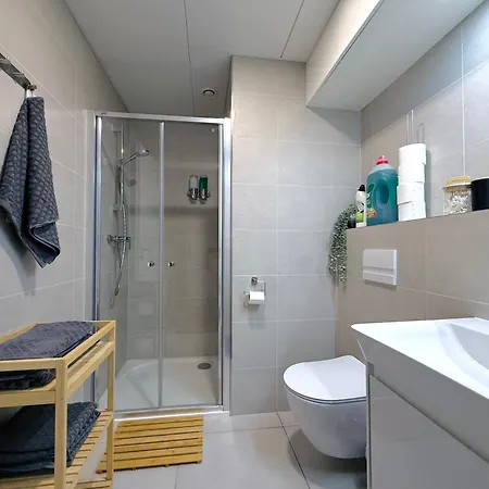 Bright Modern 1br • Quiet • 20 Min Center • Grill * Prag