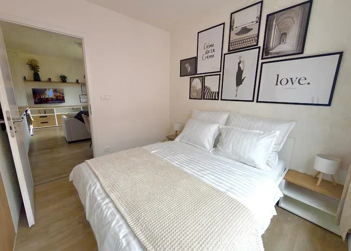 Bright Modern 1br • Quiet • 20 Min Center • Grill * Prague
