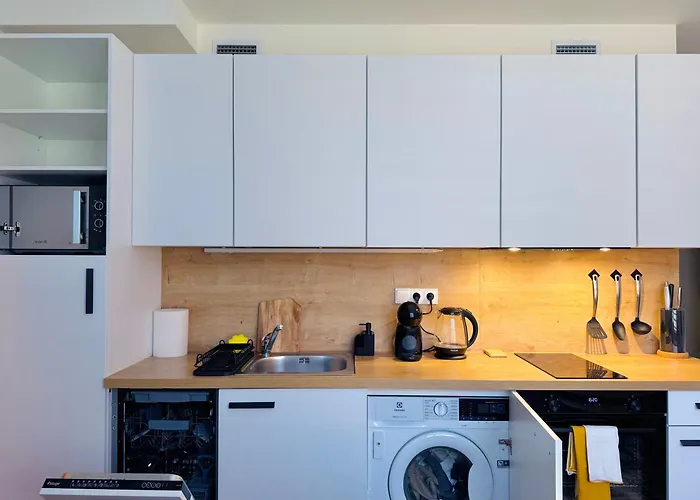 Bright Modern 1br • Quiet • 20 Min Center • Grill Prague
