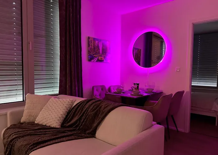 Bright Modern 1br • Quiet • 20 Min Center • Grill
